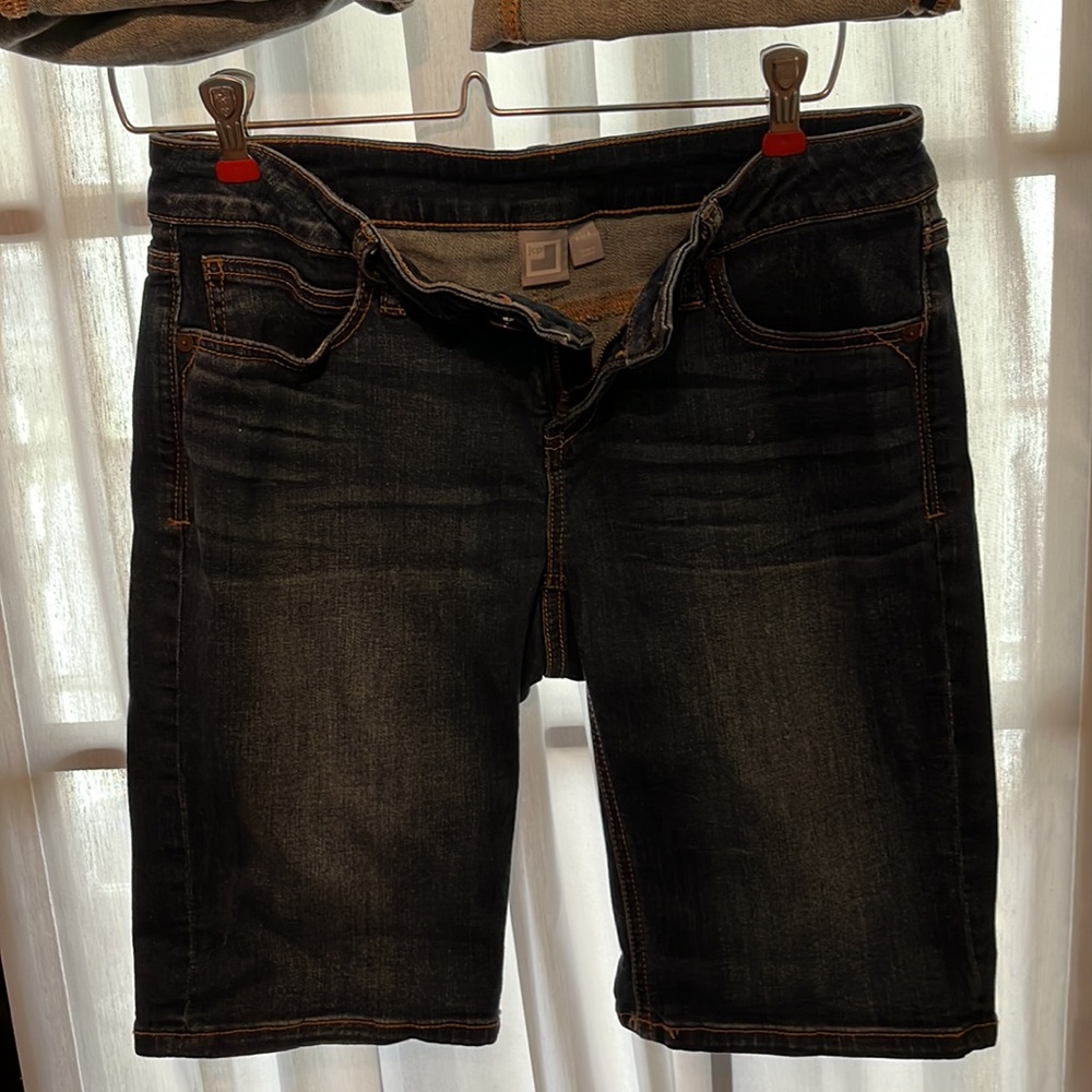 2 pair JCP denim jean shorts, lightly worn and in excellent condition! Sz 27/4 - Picture 4 of 6
